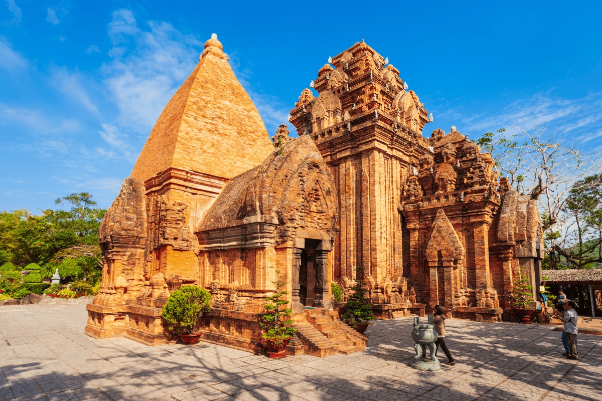 Tháp Chăm Po Sah Inư là điểm đến được nhiều du khách lựa chọn kết hợp tham quan trong ngày